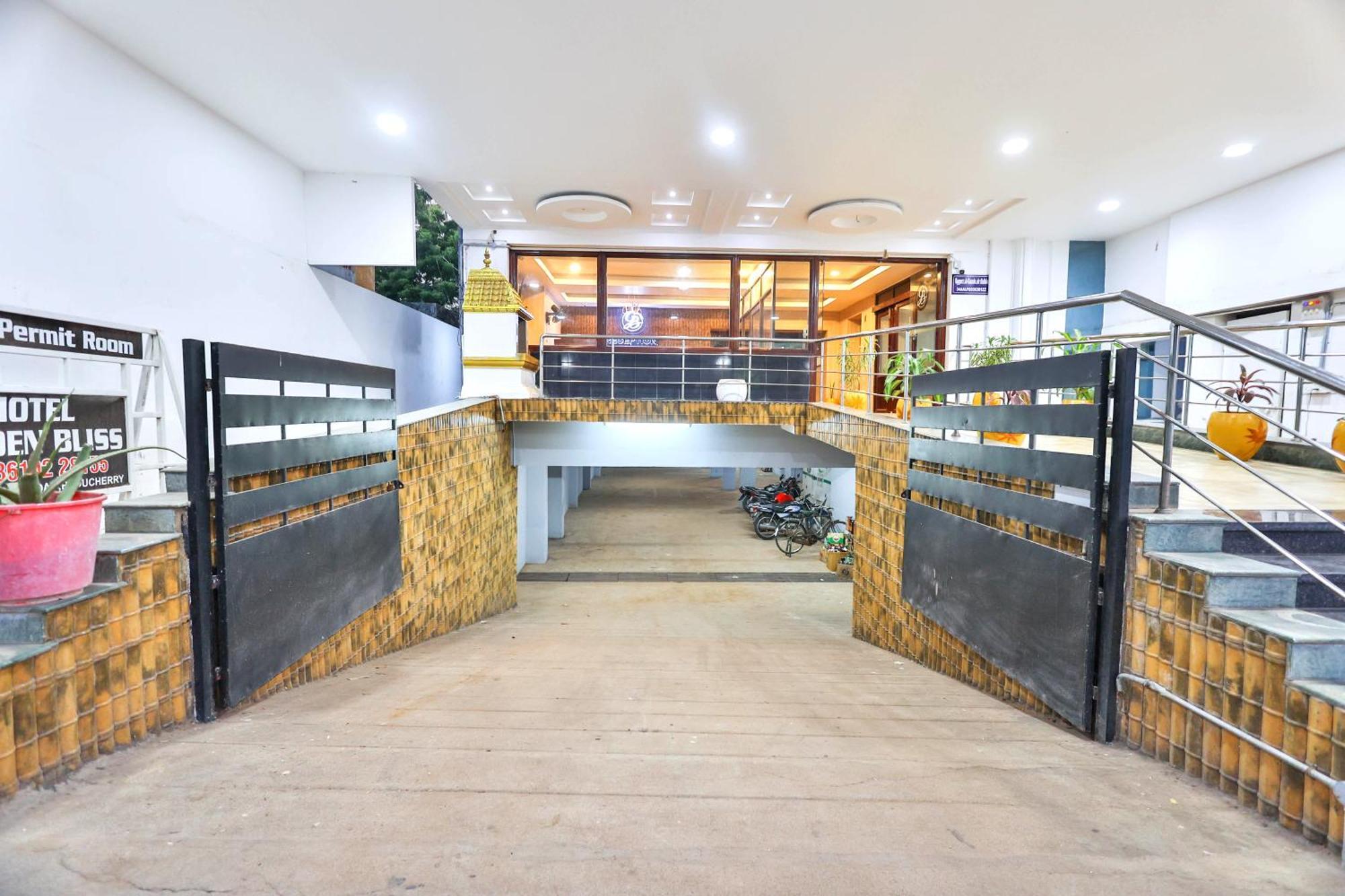 Hotel Golden Bliss Puduccseri Kültér fotó